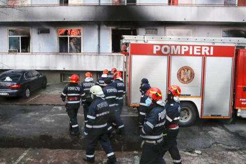Румын эмнэлгийн Ковидын тасагт гал гарч долоон хүн амиа алджээ