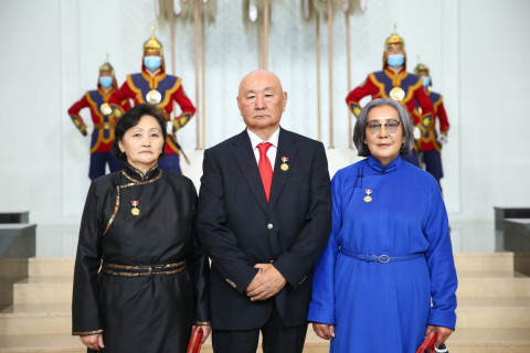 Шүүгчдэд Монгол Улсын гавьяат хуульч цол хүртээв