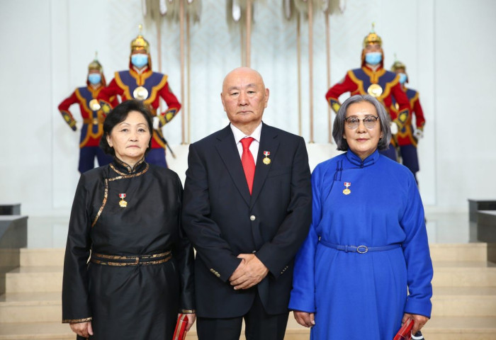 Шүүгчдэд Монгол Улсын гавьяат хуульч цол хүртээв