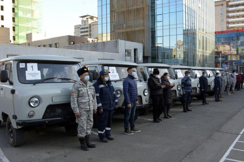 Алслагдсан аймгуудад туулах чадвар сайтай автомашин гардуулан өглөө