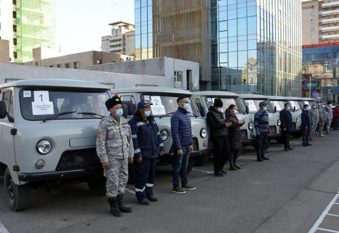 Алслагдсан аймгуудад туулах чадвар сайтай автомашин гардуулан өглөө