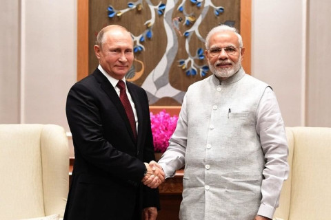 Путин Энэтхэгт айлчилж батлан ​​хамгаалахын хэлэлцээрт гарын үсэг зурлаа