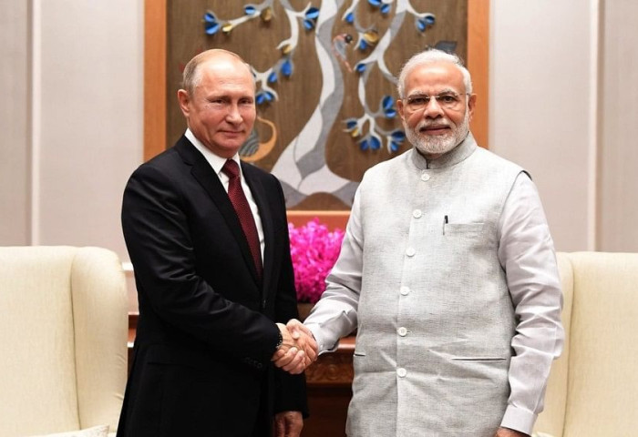 Путин Энэтхэгт айлчилж батлан ​​хамгаалахын хэлэлцээрт гарын үсэг зурлаа