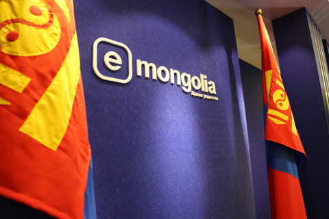 И-Монголиа: 4.9 сая удаагийн төрийн үйлчилгээ үзүүлж, 4.8 тэрбум төгрөг төсөвт төвлөрүүлжээ