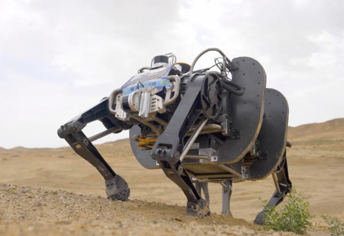 Хятад дэлхийн хамгийн том дөрвөн хөлт бионик робот бүтээжээ