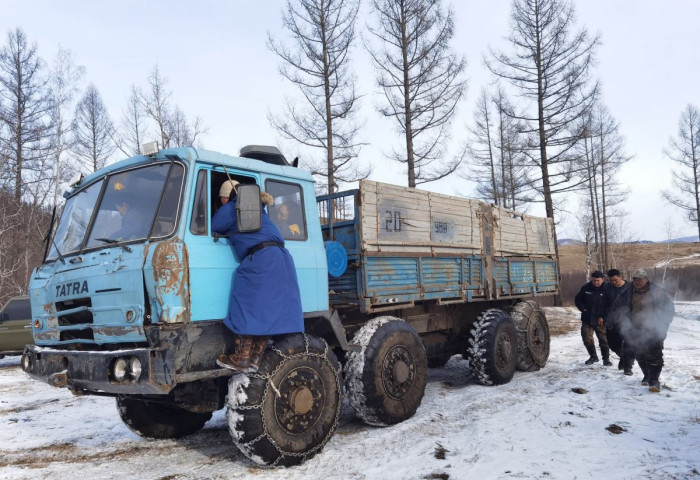 Тусгай хамгаалалттай газар самар түүж, загасчилж байсан иргэдийг  БУУЛГАЖЭЭ