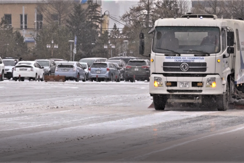 Халтиргаанаас сэргийлж өнгөрсөн шөнө 130 гаруй тонн давс, бодис цацжээ