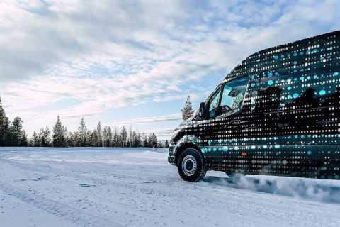 Mercedes-Benz шинэ цахилгаан eSprinter-ийн сурталчилгааг үзүүлэв