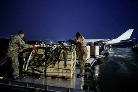 Украинд АНУ-аас зуу зуун жавелин пуужин илгээжээ