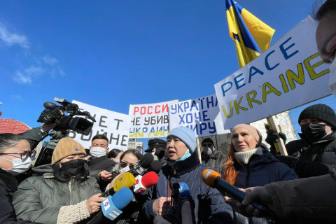 ШУУД: Украин иргэдийн тайван жагсаал болж байна
