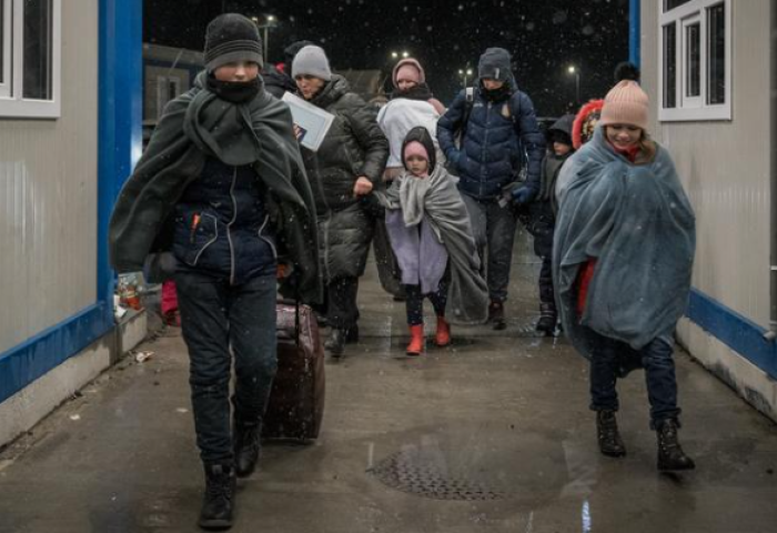 Унгар улс Украины дүрвэгчдэд хилээ нээлээ