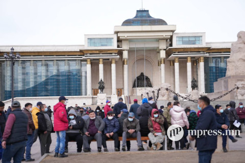 Замын-Үүдийн ачаа тээврийнхэн ордныг гороолон жагслаа