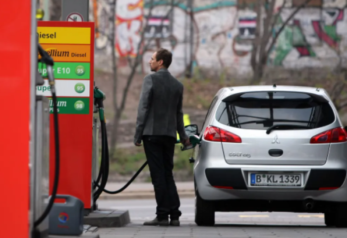 Германд автобензин, түлшний үнэ анх удаа 2 евро давлаа