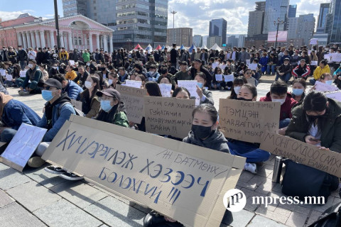 ЖАГСААЛ: Сүхбаатарын талбай дээр болж буй үйл явдлын тойм мэдээ