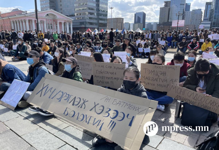 ЖАГСААЛ: Сүхбаатарын талбай дээр болж буй үйл явдлын тойм мэдээ