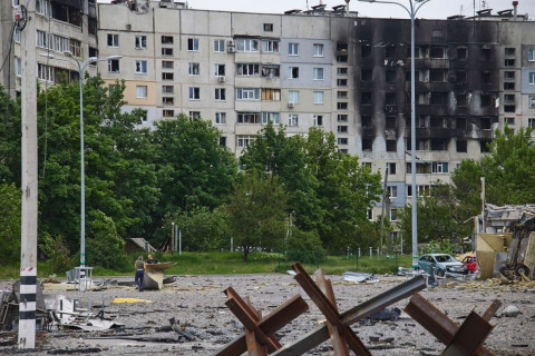 Харьковын орон сууц руу гал нээснээс 9 хүн амь үрэгджээ