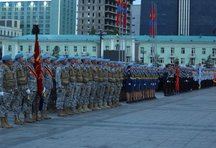 Сүхбаатарын талбайд шөнийн парад болжээ