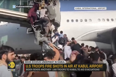 Онгоцонд суух гэж улайрсан Афгануудаас 5 хүн амь үрэгджээ
