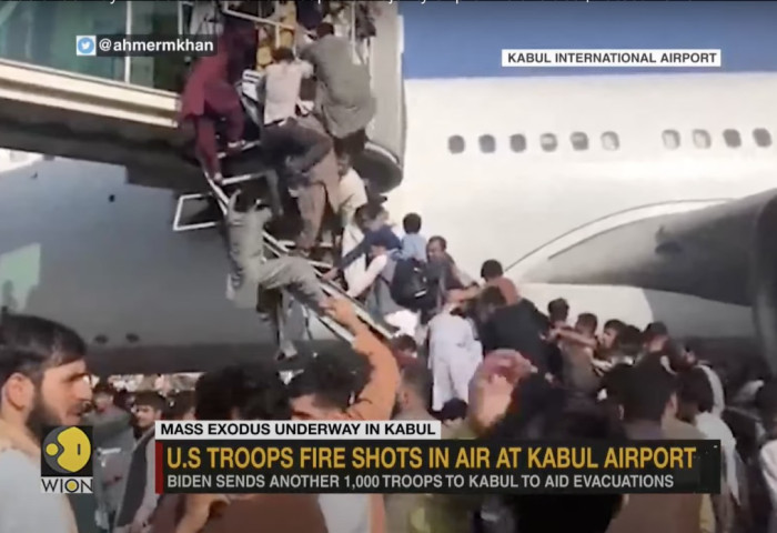 Онгоцонд суух гэж улайрсан Афгануудаас 5 хүн амь үрэгджээ