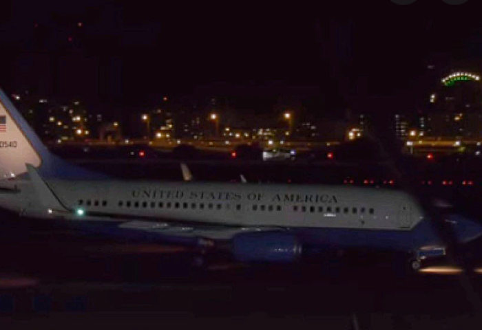 ВИДЕО: Пелосигийн сууж явсан онгоц Тайваньд газардлаа