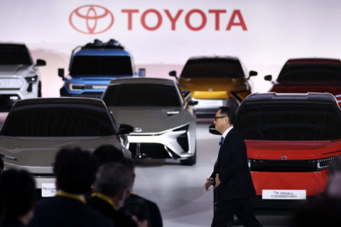 Toyota яагаад бүрэн цахилгаан автомашин үйлдвэрлэх гэж яардаггүй вэ