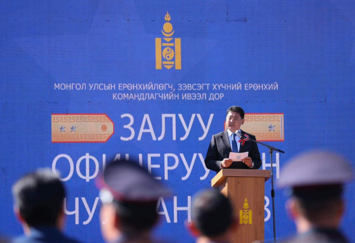 У.Хүрэлсүх: Залуу офицеруудыг хөгжүүлж, нийгмийн хамгааллыг нь нэгдсэн бодлогоор шийдвэрлэх шаардлагатай