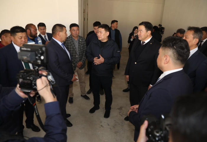 Ерөнхий сайд Төв аймаг дахь спортын төрөлжсөн сургуультай танилцлаа