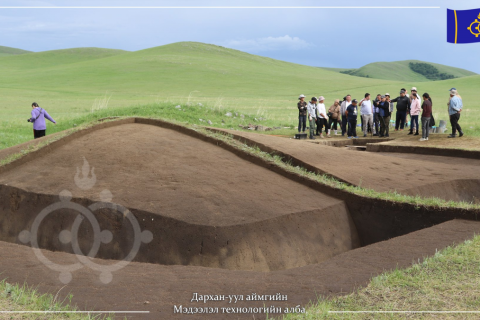 Дархан-Уул аймгийн Хонгор сумаас Сяньбигийн хаад язгууртны бунхант булш олджээ
