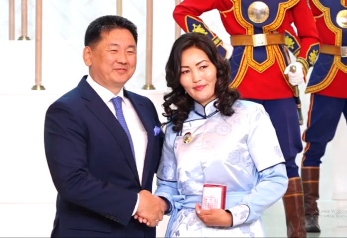ВИДЕО: Монгол Улсын Ерөнхийлөгч У.Хүрэлсүх алдарт эхийн одон гардууллаа