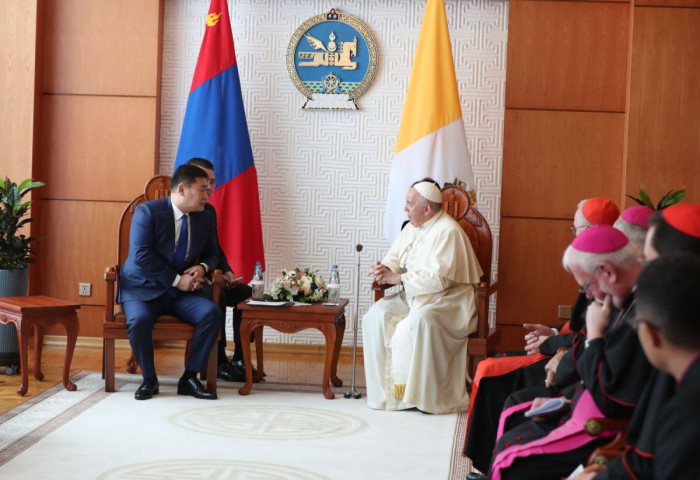 Монгол Улсын Ерөнхий сайд Л.Оюун-Эрдэнэ Гэгээн Ширээт Улсын Төрийн тэргүүн Пап Францист бараалхлаа