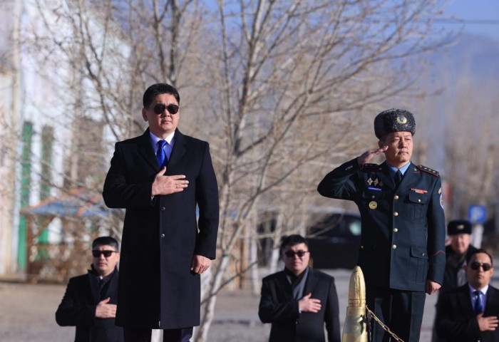 Монгол Улсын Ерөнхийлөгч У.Хүрэлсүх Зэвсэгт хүчний 340 дүгээр ангийн алба хаагчидтай уулзлаа
