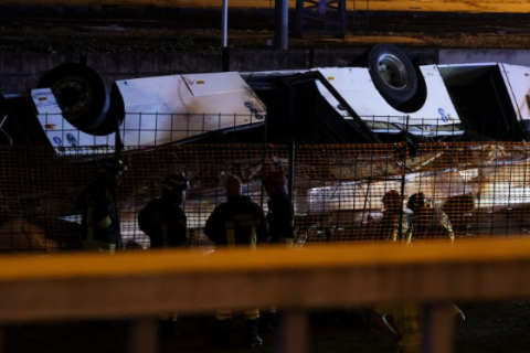 Италийн жуулчдын автобус Венецид осолдож, 20 гаруй хүн амиа алджээ