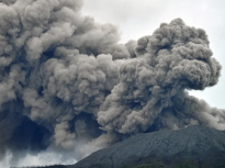 Индонезид галт уул дэлбэрсний улмаас 11 уулчин амиа алдаж, 12 уулчин сураггүй болжээ