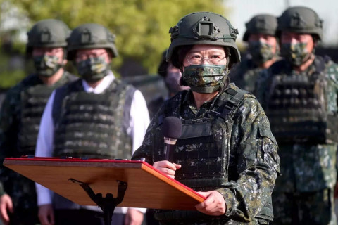 Тайвань улс эмэгтэйчүүдийг цэргийн нөөцийн бэлтгэлд хамруулахаар боллоо