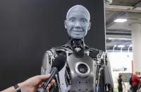 Дэлхийн хамгийн ухаалаг робот Амекатай хийсэн ярилцлага