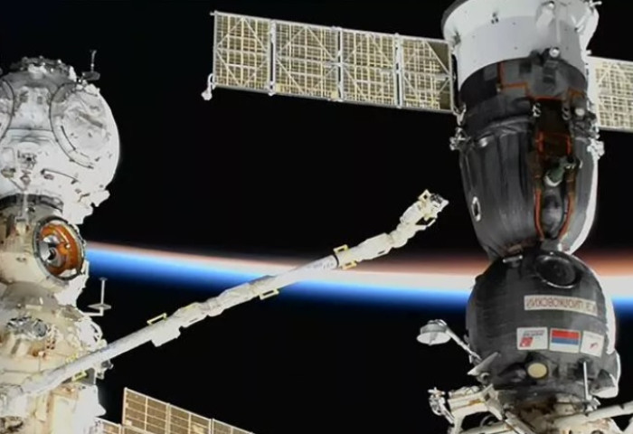 Сансарт гацаад байсан нисгэгчдийг аврах хөлөг ОУСС-д амжилттай холбогдлоо