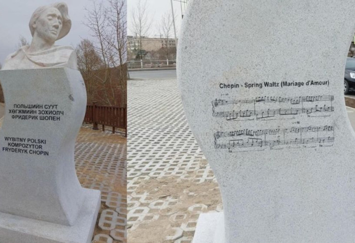 Хөгжмийн зохиолч Шопены хөшөөн дээр өөр хүний зохиосон нотыг сийлжээ