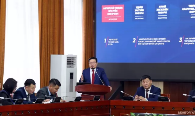 Г.Занданшатар: Авлигатай тэмцэх хөрс суурь төрийн албан хаагчийн ёс зүйн тухай хуулиас эхэлнэ