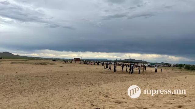 Увс аймгийн Зүүнговь сумынхан хамтдаа нэгэн хүүг “АВАРСАН НЬ“