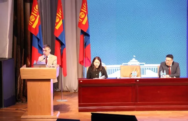 Үндсэн хуульд оруулах өөрчлөлтийн төсөлд ЭМ-ийн салбарынхны саналыг авлаа