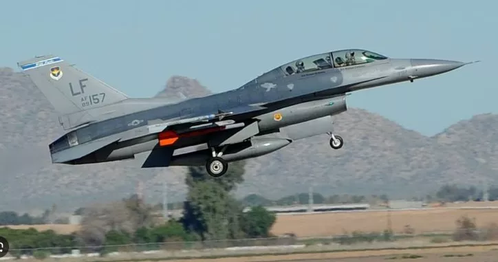 Украинд F-16 онгоц нийлүүлэх нь томоохон эрсдэл дагуулахыг Орос анхаарууллаа