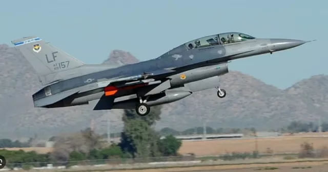 Украинд F-16 онгоц нийлүүлэх нь томоохон эрсдэл дагуулахыг Орос анхаарууллаа