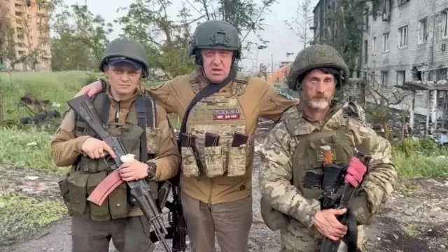 Олигархаас дайны баатарт хувирсан Пригожины “жүжиг“ өндөрлөв