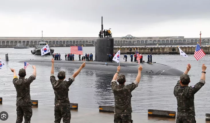 АНУ-ын шумбагч онгоц БНСУ-д ирсний дараа Хойд Солонгос пуужин харважээ