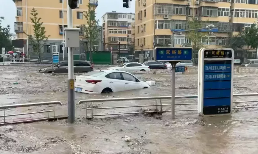 Бээжинд болсон үерийн улмаас 11 хүн амиа алджээ