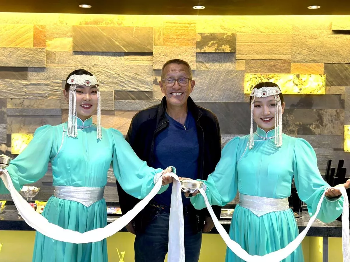 CNN телевизийн олон улсын бизнесийн сэтгүүлч Richard Quest Монгол Улсад ирлээ
