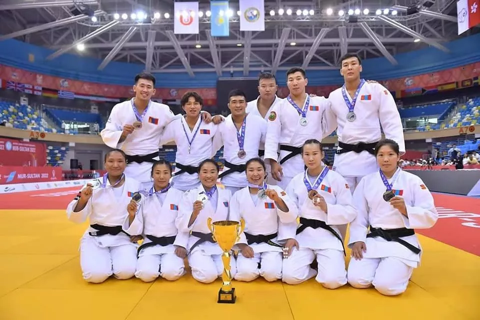 Жүдочид долоон медаль хүртэж, багийн төрөлд дэд байрт орлоо