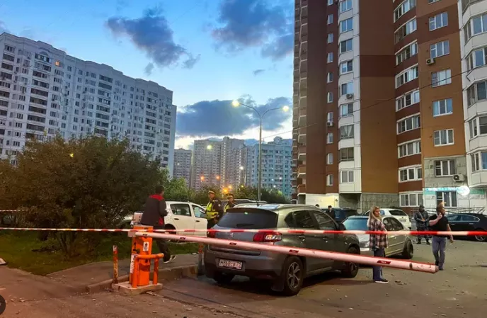 Сүйрсэн дроны үлдэгдэл Москва хотын төв хэсэгт байх барилгыг оножээ