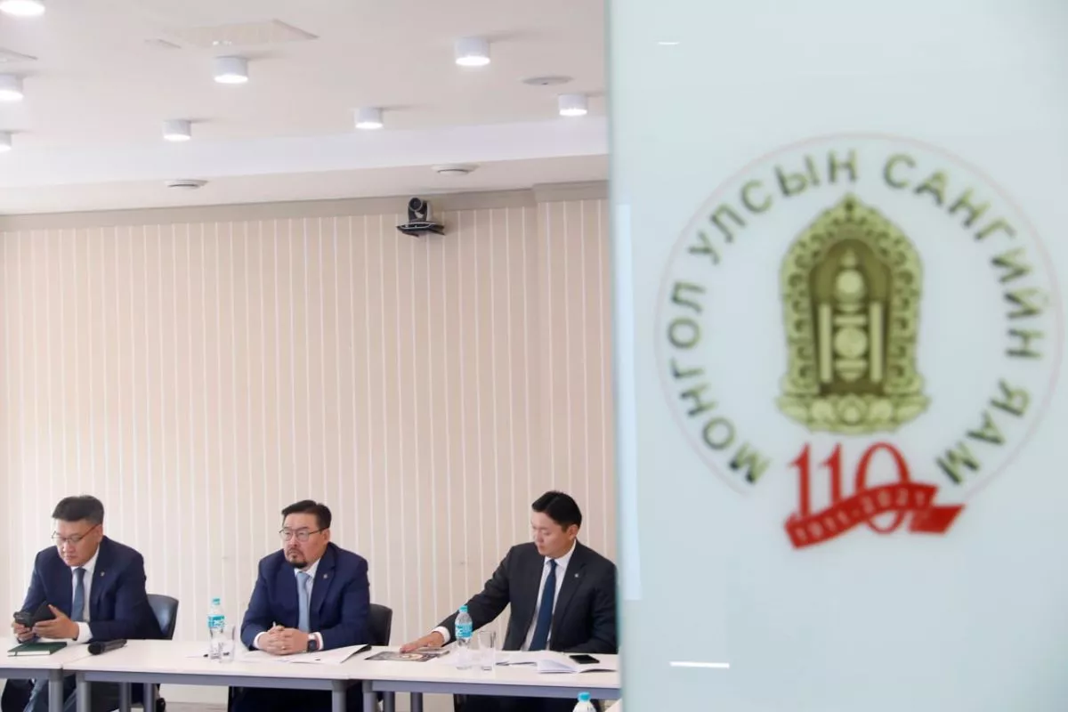 Төсвийн тухай хуульд нэмэлт, өөрчлөлт оруулах тухай хуулийг Сангийн яаманд хүлээлгэн өгөв