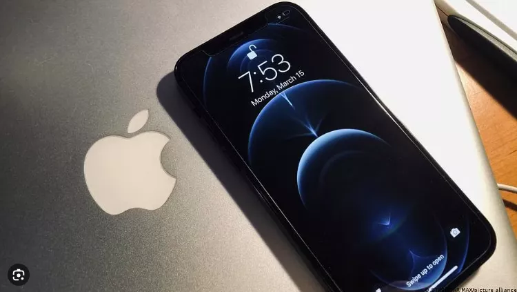 Хятад Улс төрийн албан хаагчдад iPhone ашиглахыг хориглолоо